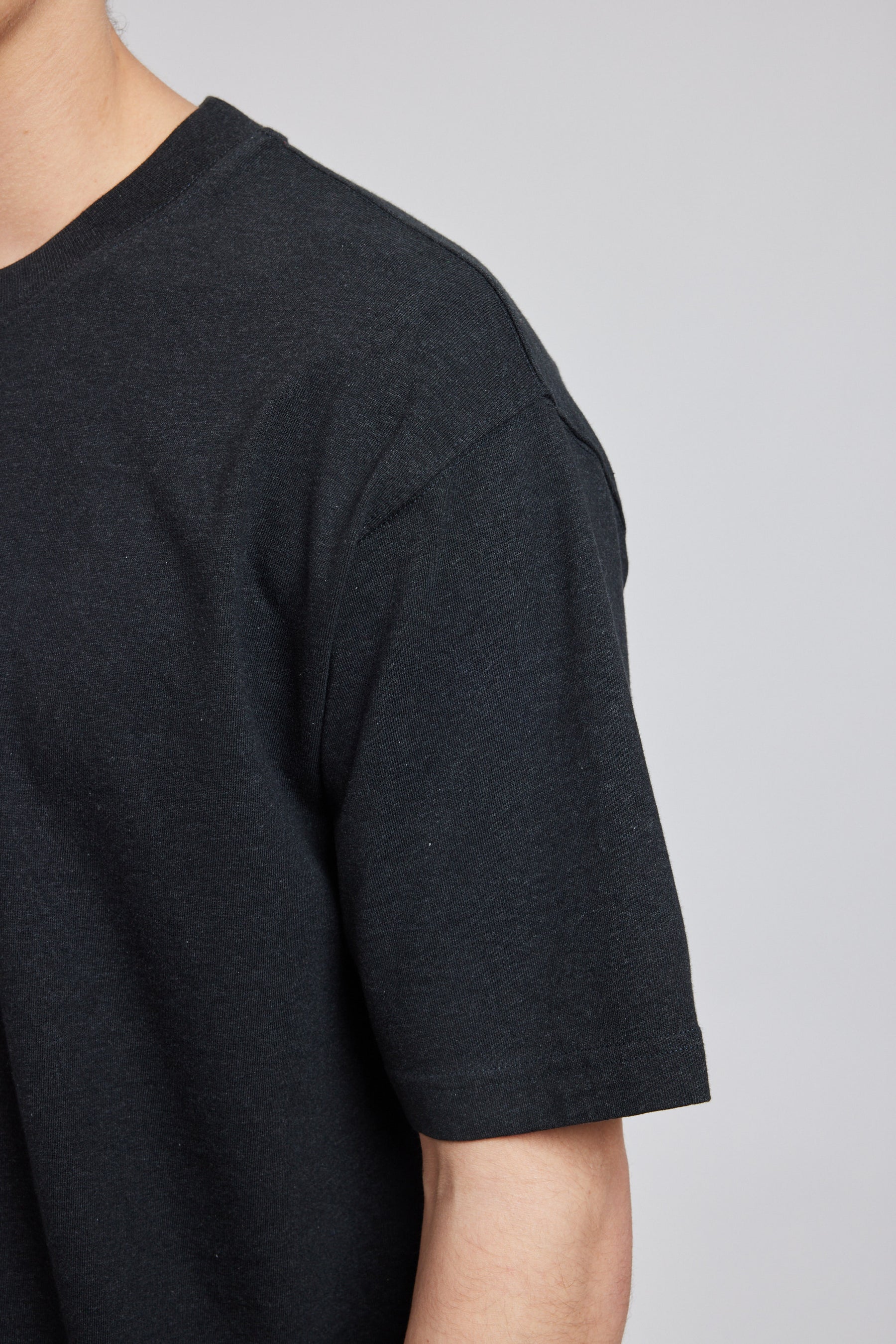 MKO TEE DARK ASH