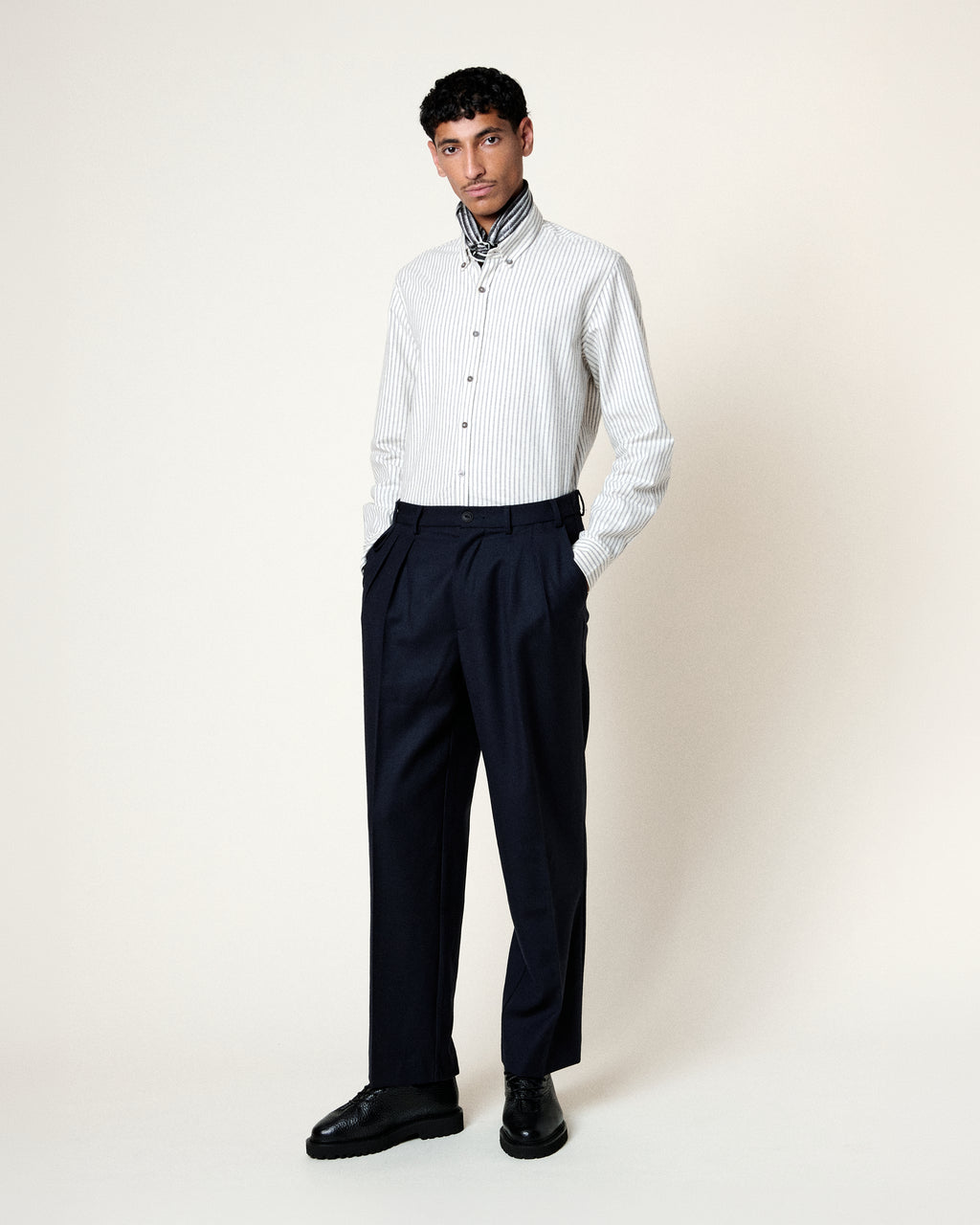 PAULO SLEEK NAVY TROUSERS