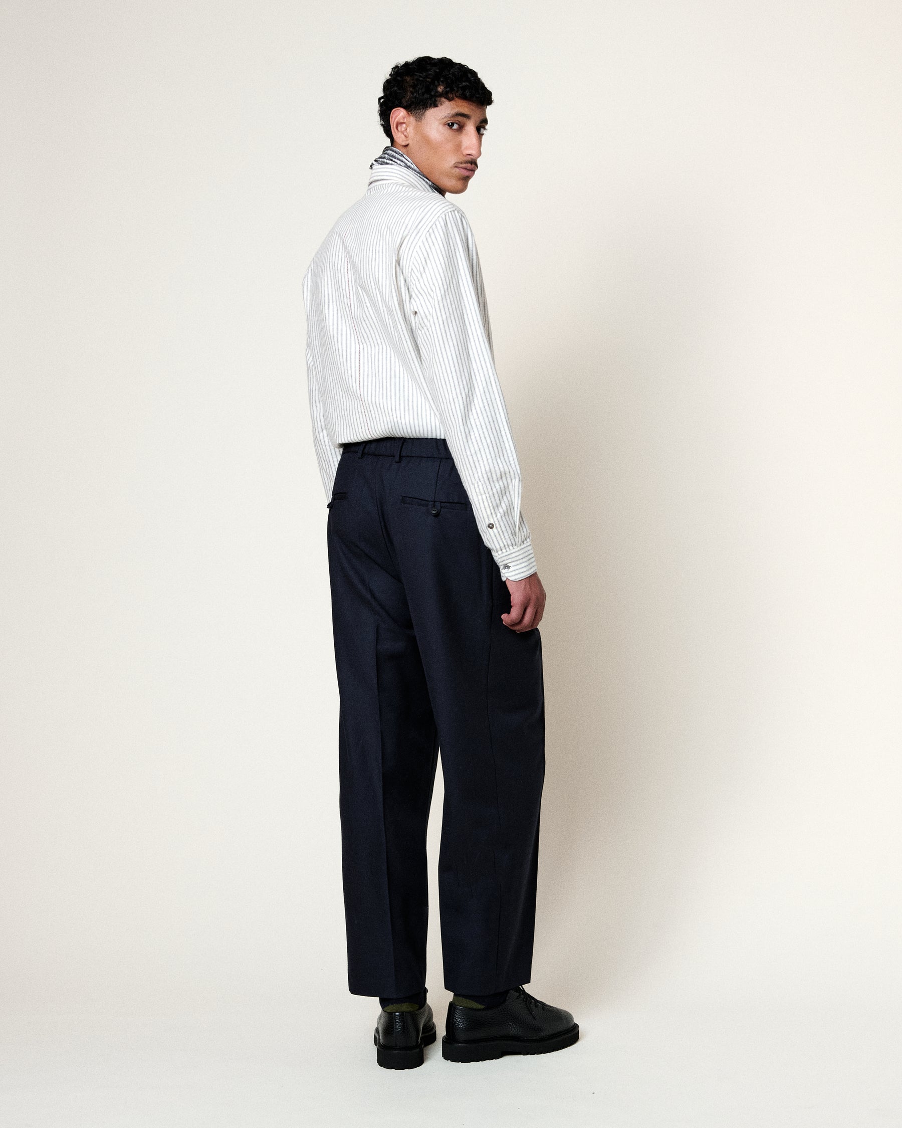 PAULO SLEEK NAVY TROUSERS