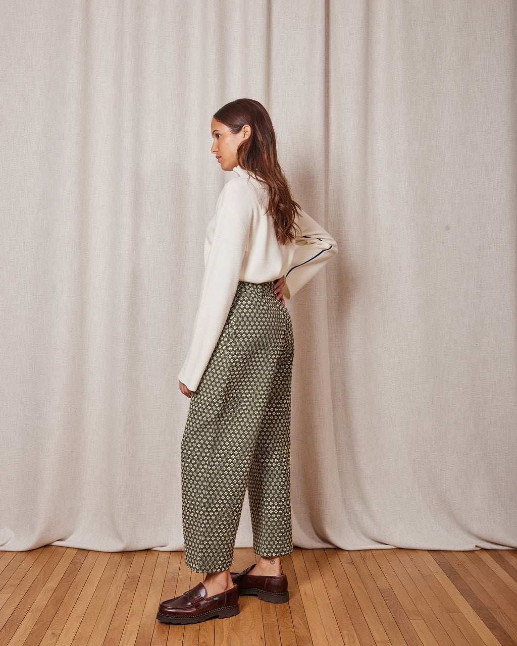 SNOW KHAKI BARREL PANTS