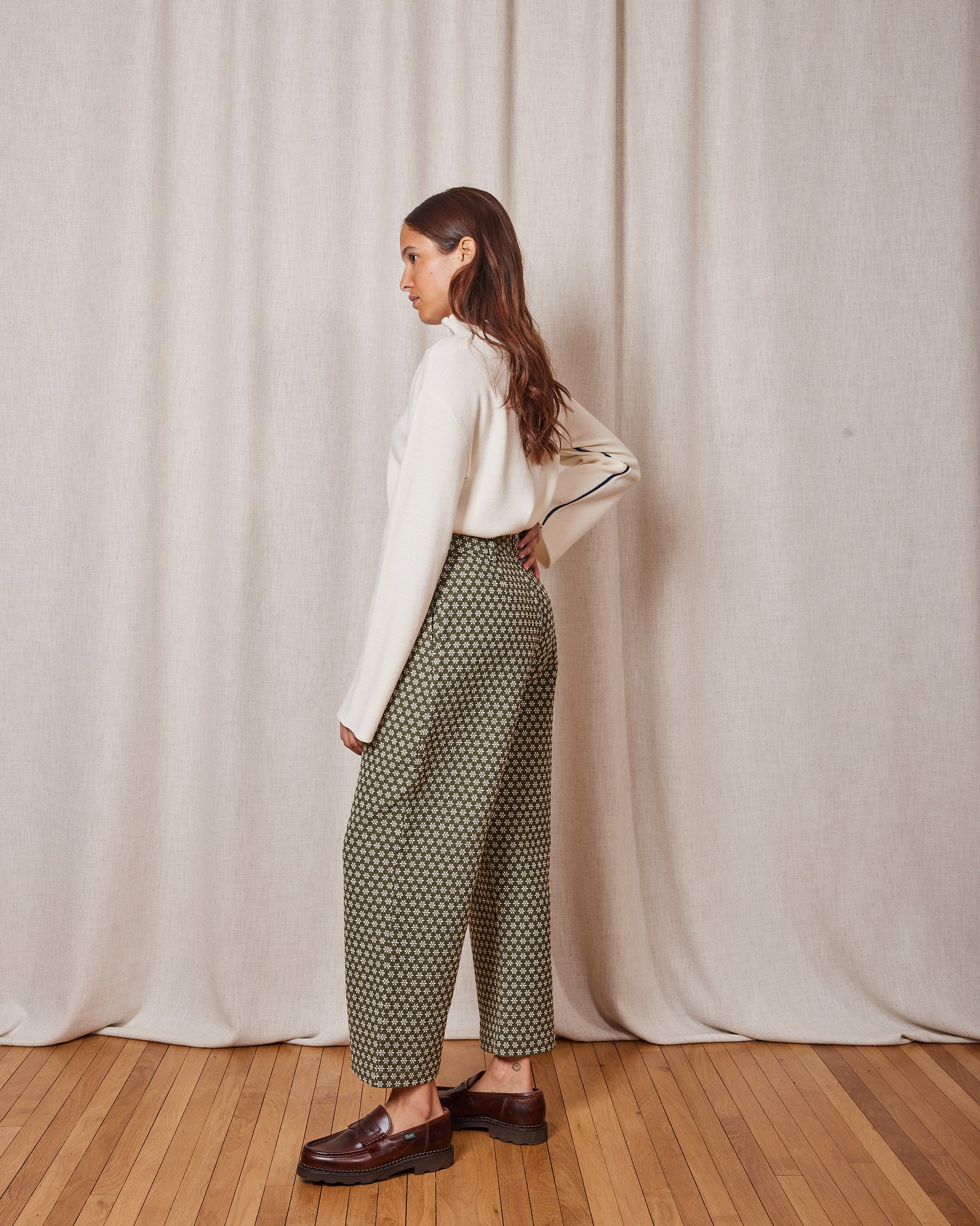 SNOW KHAKI BARREL PANTS