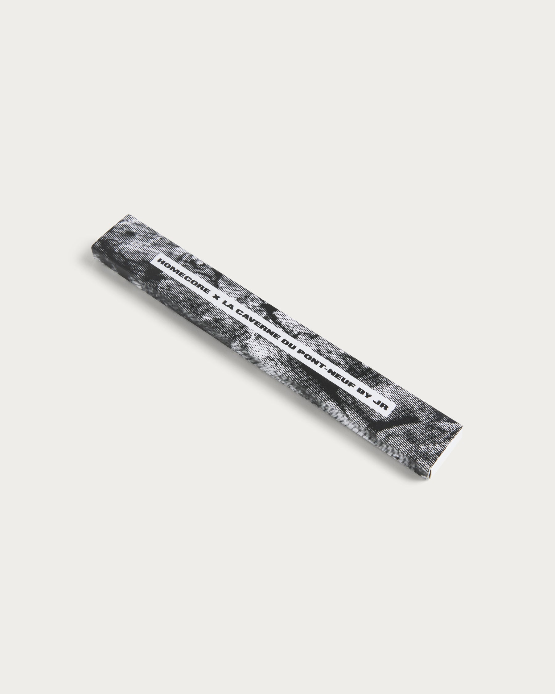 CRAYONS CAVE MONOCHROME