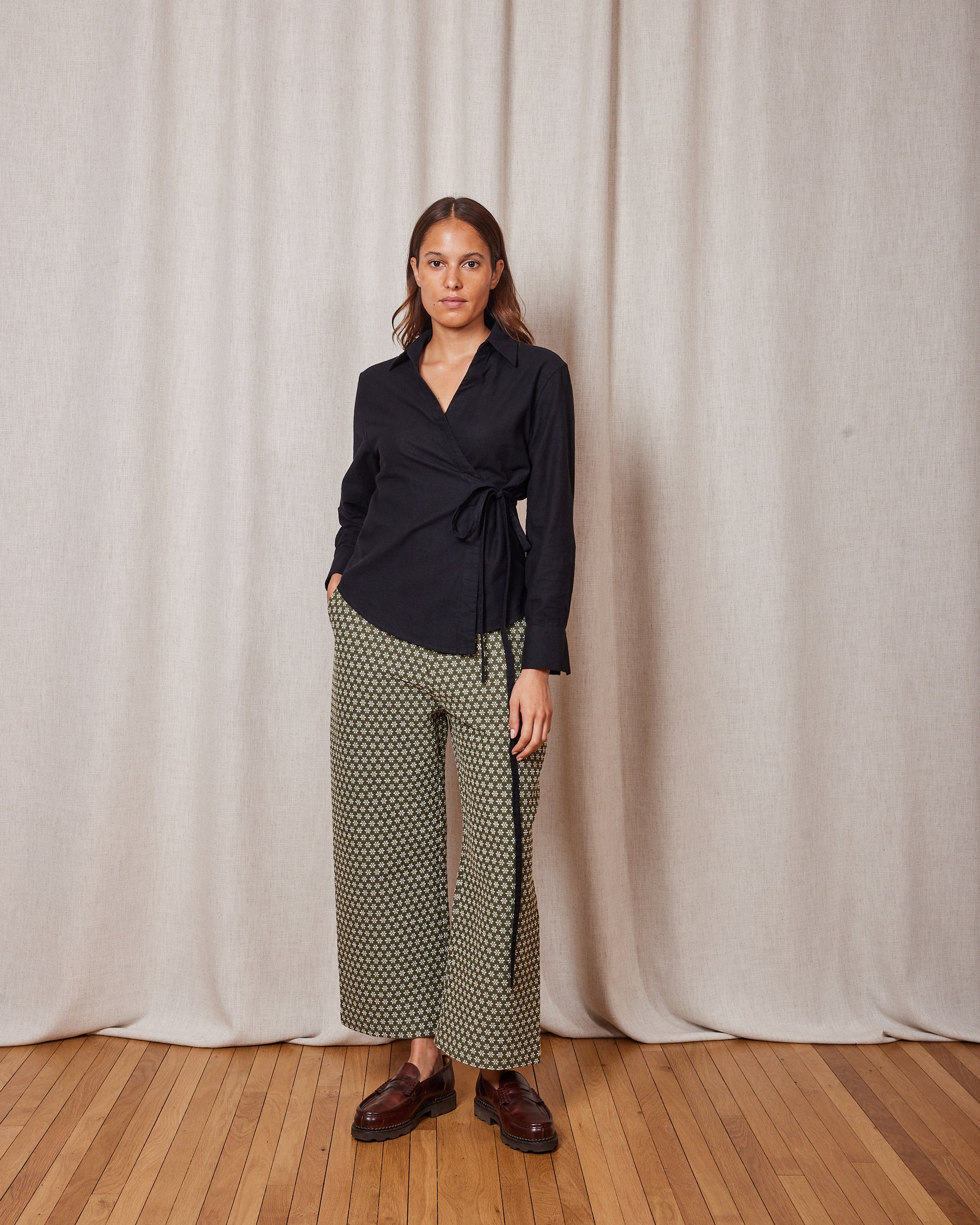 EMMA ALASKA BLACK SHIRT